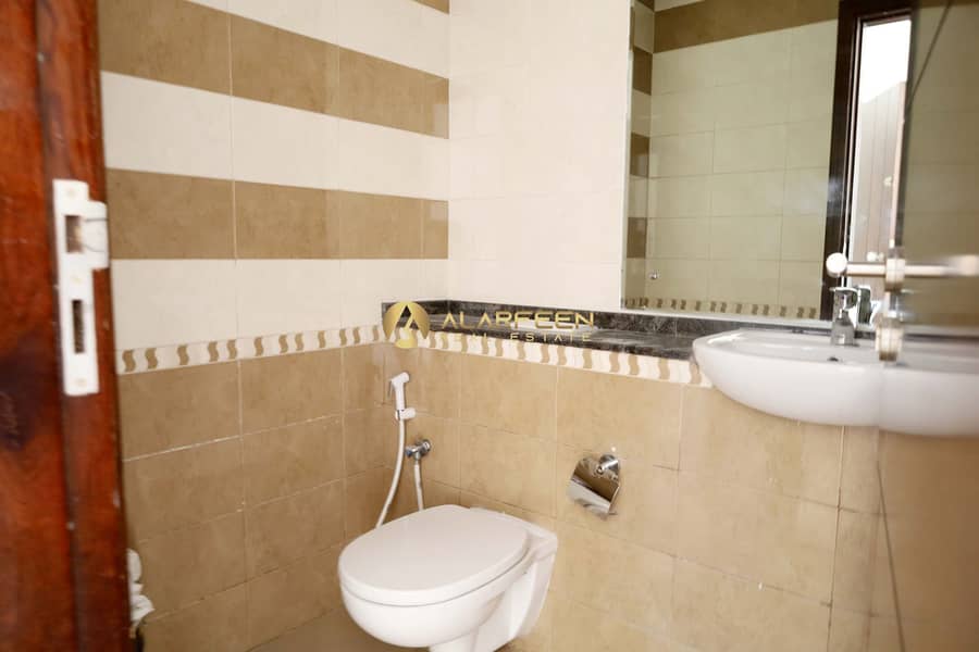 Park View | Spacious Unit | Fitted Kitchen - Image 10