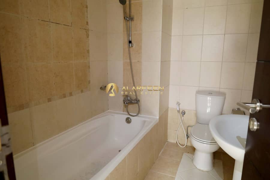 Park View | Spacious Unit | Fitted Kitchen - Image 11