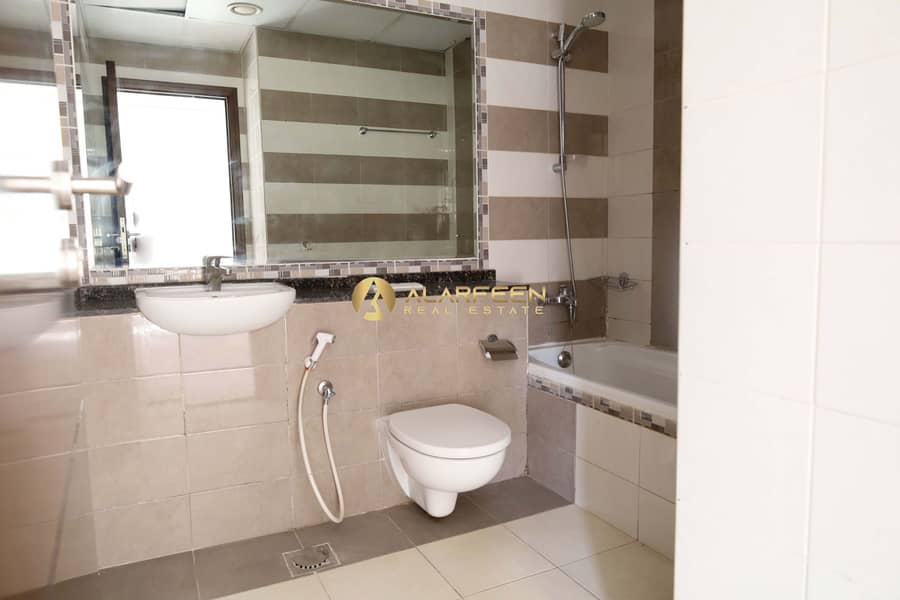 Park View | Spacious Unit | Fitted Kitchen - Image 12