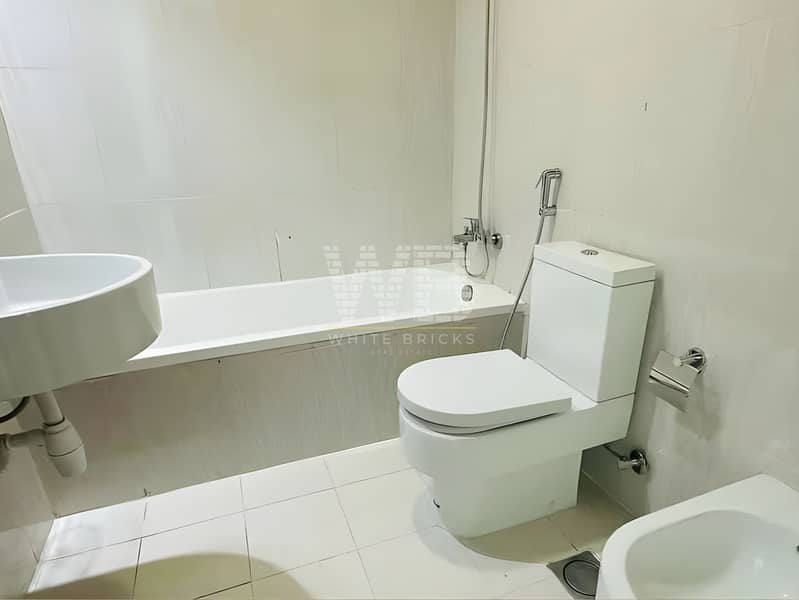 SPACIOUS | PRIME LOCATION | READY TO MOVE - Image 9