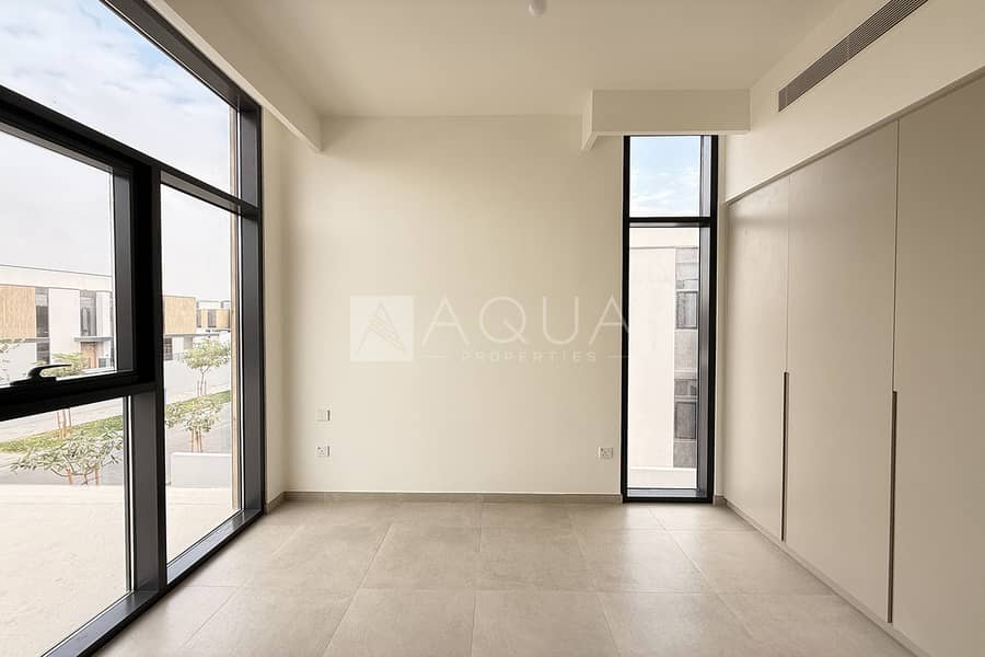 BRAND NEW | READY TO MOVE IN| SINGLE ROW - Image 6