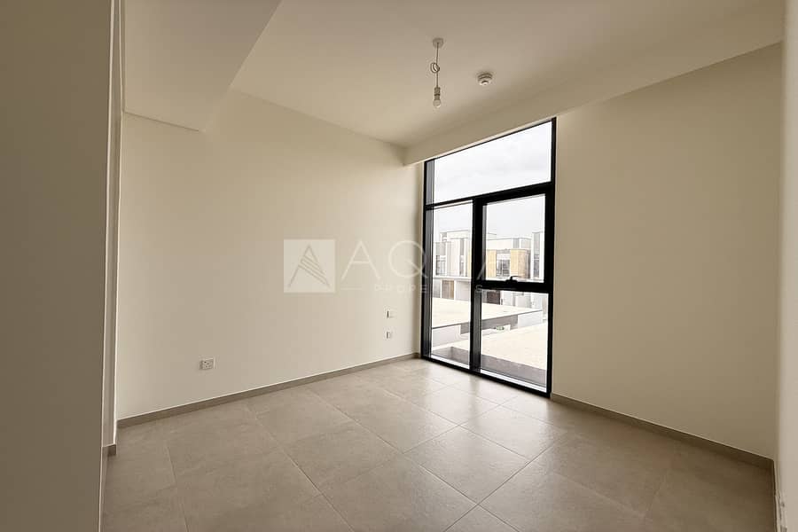 BRAND NEW | READY TO MOVE IN| SINGLE ROW - Image 7