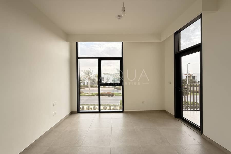 BRAND NEW | READY TO MOVE IN| SINGLE ROW - Image 12