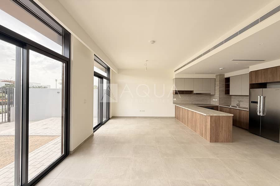 BRAND NEW | READY TO MOVE IN| SINGLE ROW - Image 19