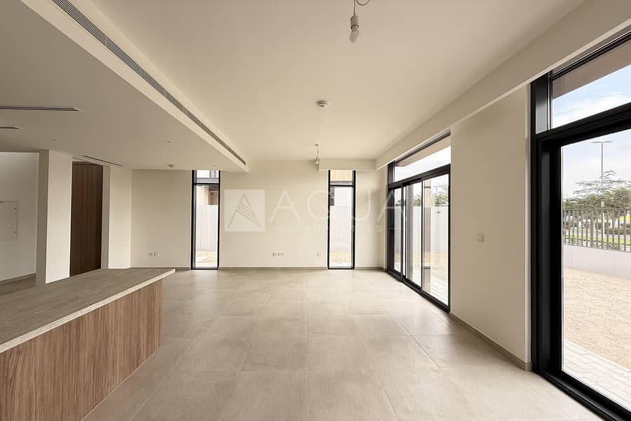 BRAND NEW | READY TO MOVE IN| SINGLE ROW - Image 22