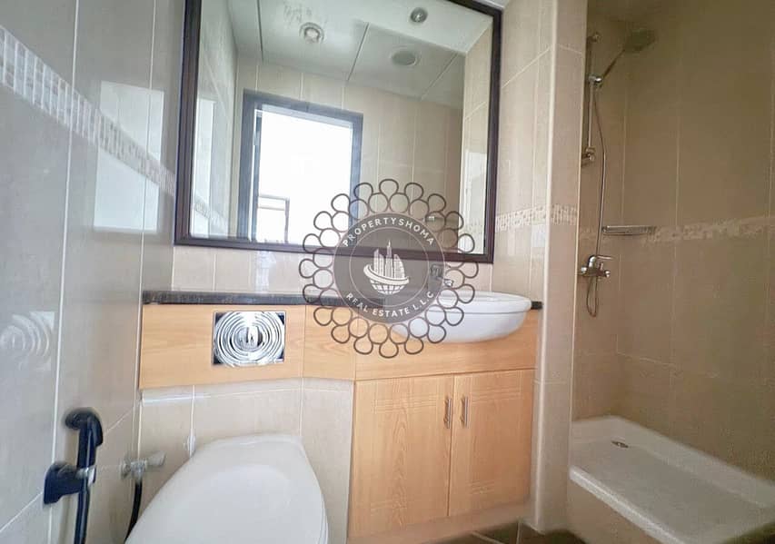 Spacious Layout | lake View | Near Metro - Image 11