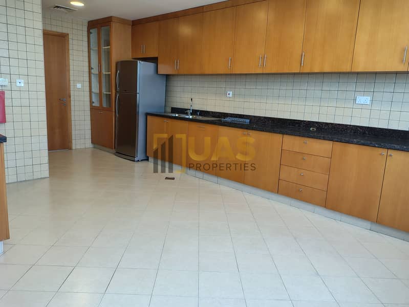 Specious 3 BHK with 4 bath on sheikh Zayed road - Image 11