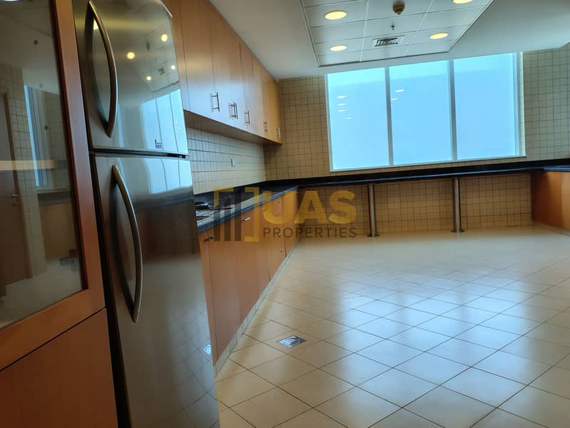 Specious 3 BHK with 4 bath on sheikh Zayed road - Image 13