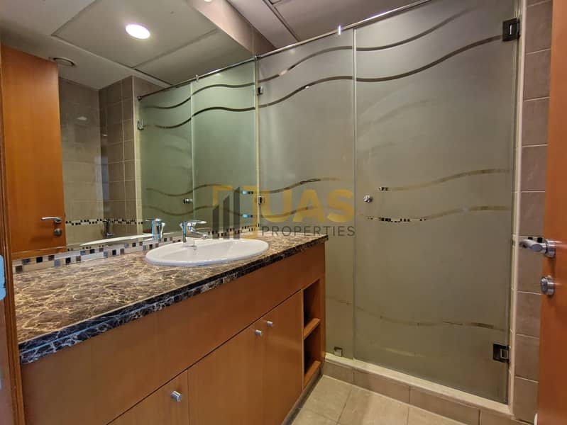 Specious 3 BHK with 4 bath on sheikh Zayed road - Image 18
