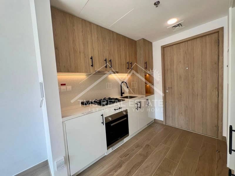 Exclusive | Brand New | Pool Facing | Vacant Now - Image 6