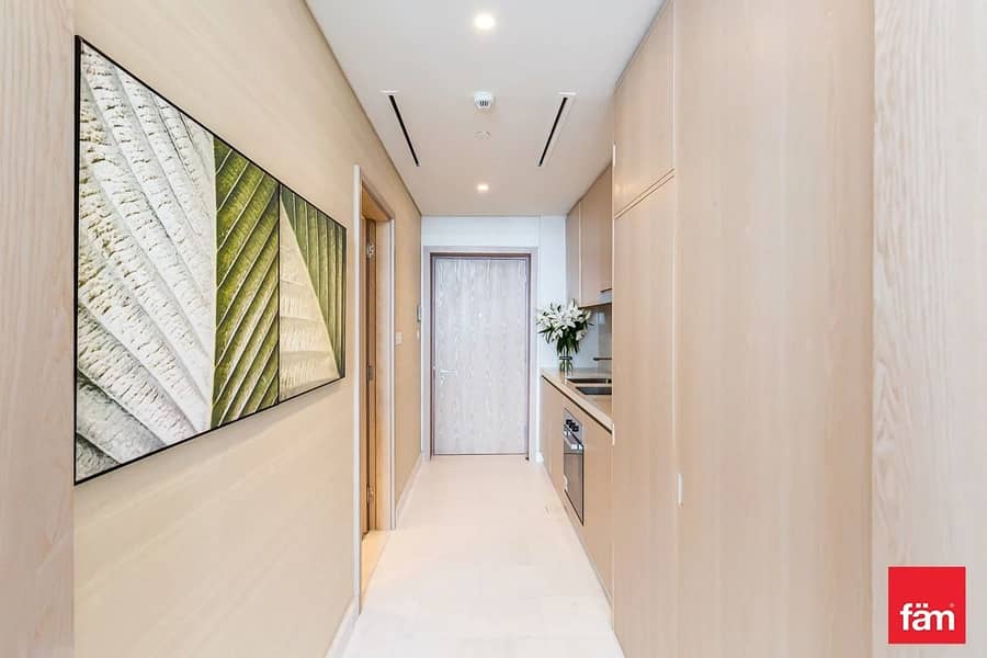 Available Mid December ,Prime Location, Sea View