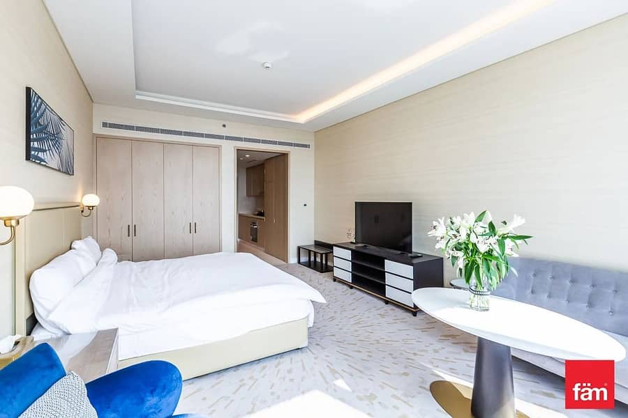 Available Mid December ,Prime Location, Sea View - Image 9