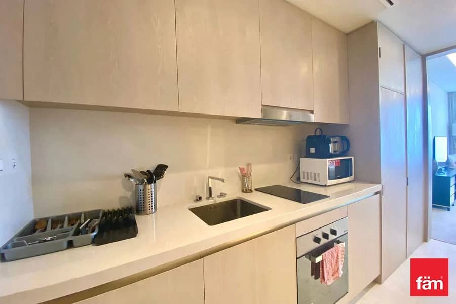 Available Mid December ,Prime Location, Sea View - Image 11