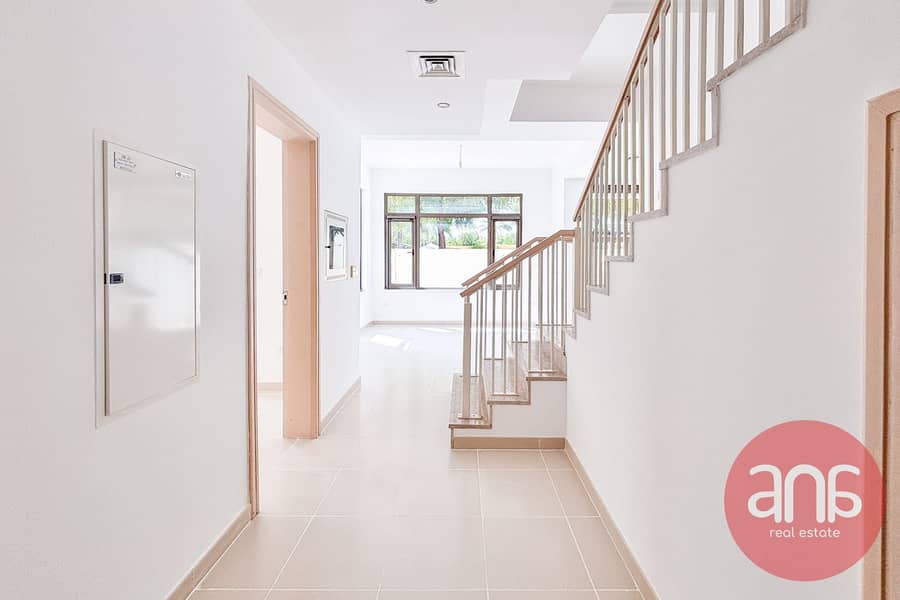 Single Row | Spacious 3-Bedroom | Next to park - Image 7