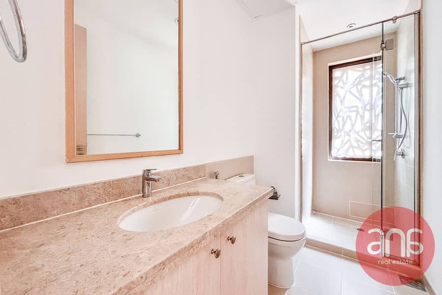 Single Row | Spacious 3-Bedroom | Next to park - Image 19