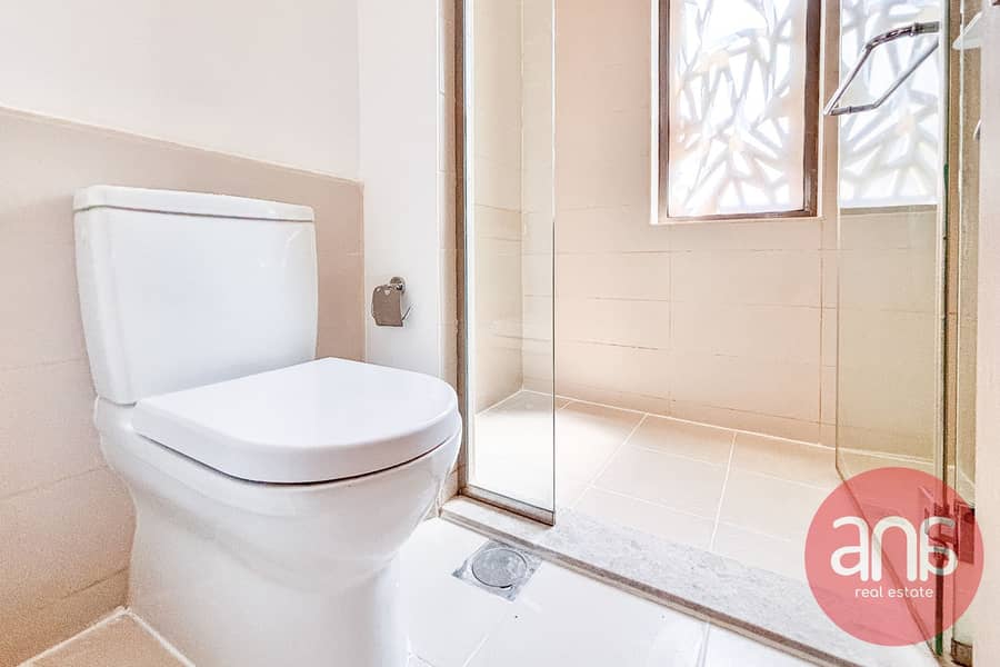 Single Row | Spacious 3-Bedroom | Next to park - Image 21