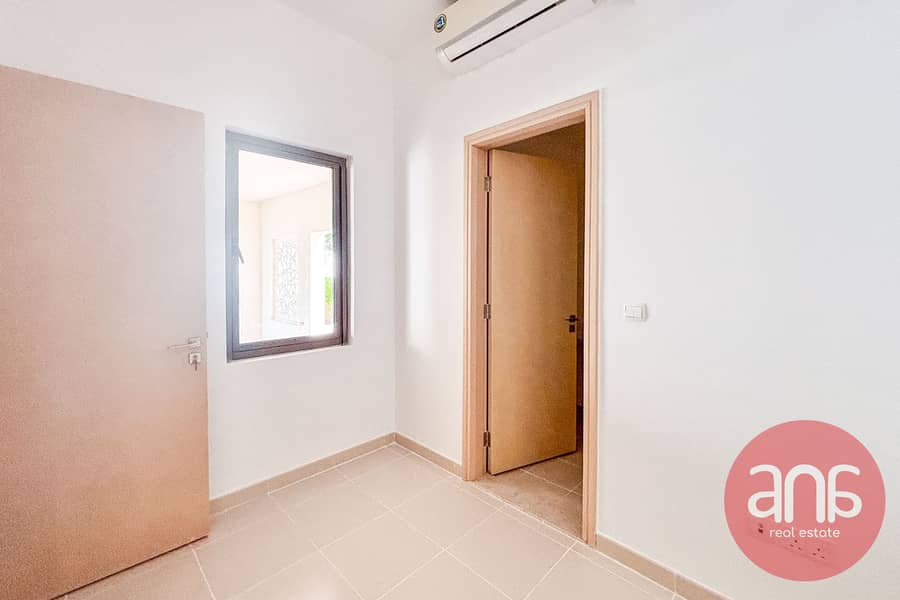 Single Row | Spacious 3-Bedroom | Next to park - Image 26