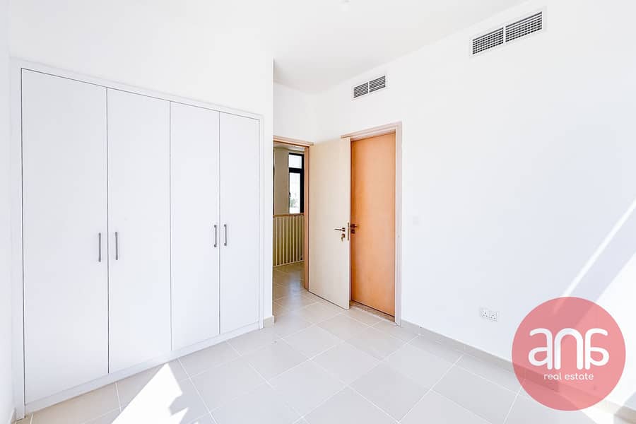 Single Row | Spacious 3-Bedroom | Next to park - Image 33