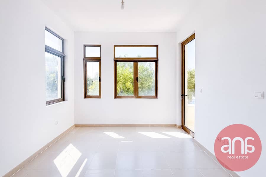 Single Row | Spacious 3-Bedroom | Next to park - Image 34