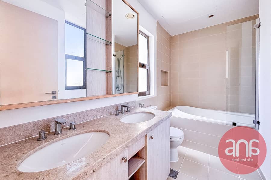 Single Row | Spacious 3-Bedroom | Next to park - Image 36