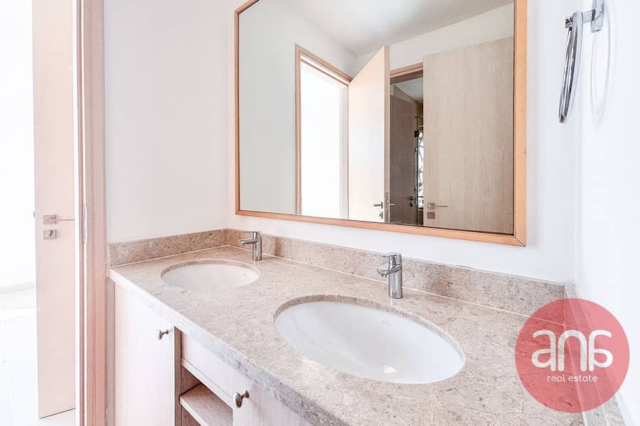 Single Row | Spacious 3-Bedroom | Next to park - Image 37