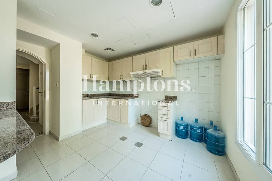 Lake View | Single Row Townhouse | Spacious - Image 8