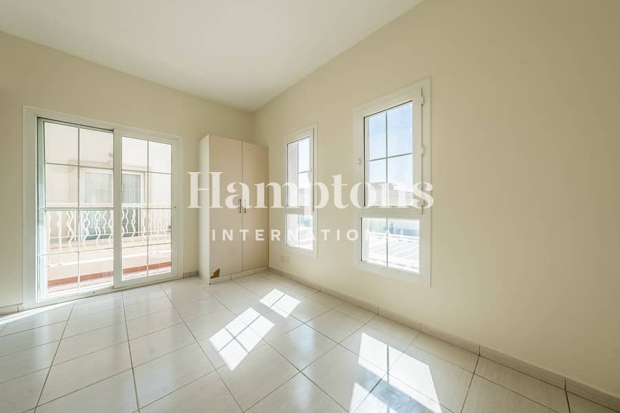 Lake View | Single Row Townhouse | Spacious - Image 12