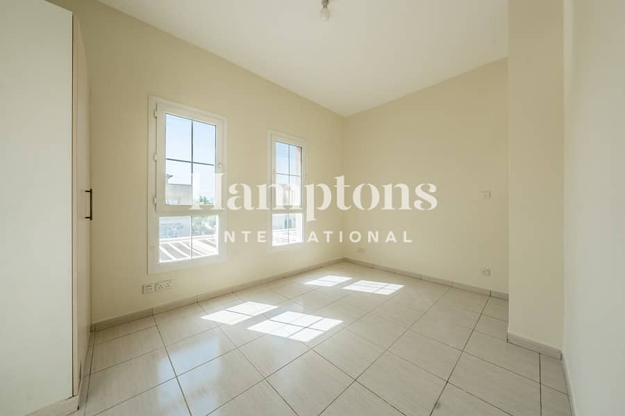 Lake View | Single Row Townhouse | Spacious - Image 16