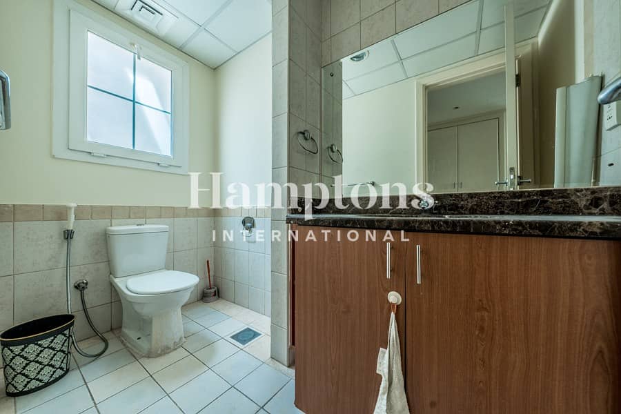 Lake View | Single Row Townhouse | Spacious - Image 20