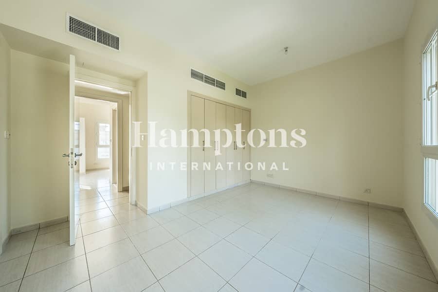 Lake View | Single Row Townhouse | Spacious - Image 27