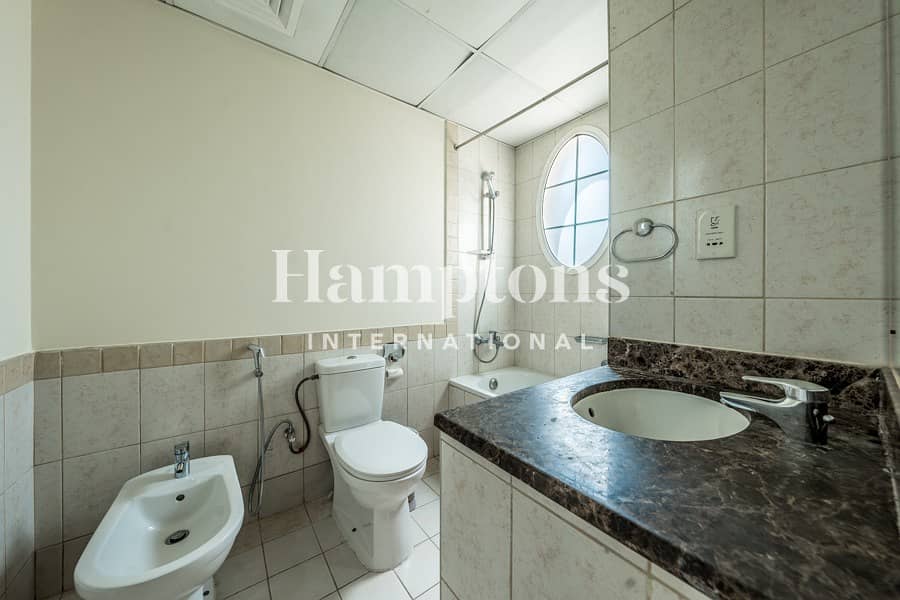 Lake View | Single Row Townhouse | Spacious - Image 28