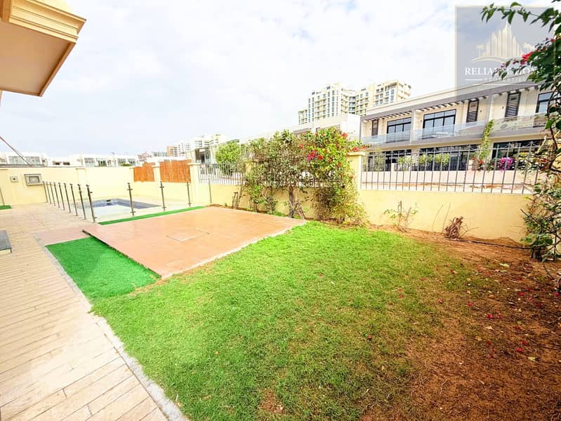 Biggest Layout I Private Pool & Garden I Vacant - Image 6