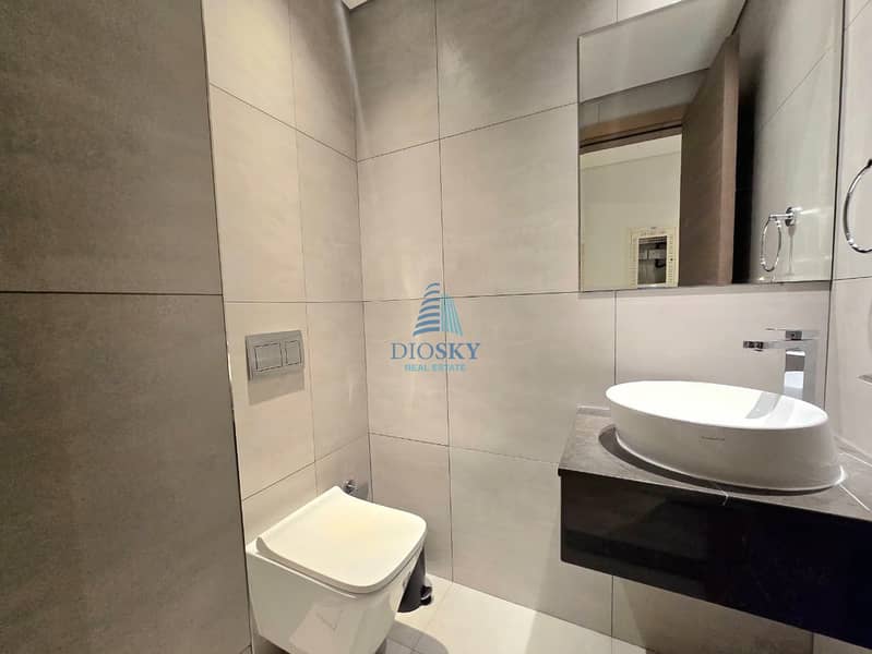 Very Well Maintained | Ready to Move | Luxury - Image 9