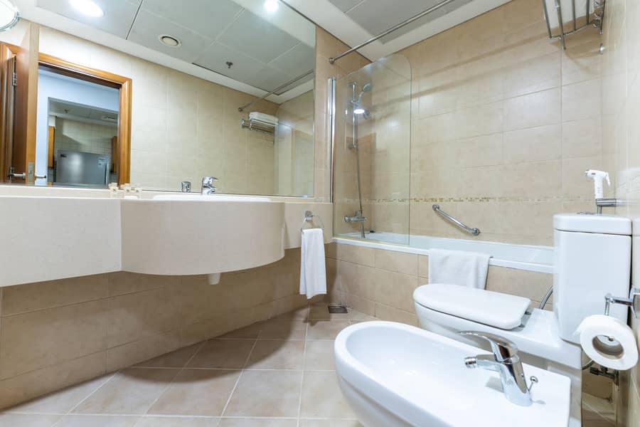 5 bathroom 2. jpg
