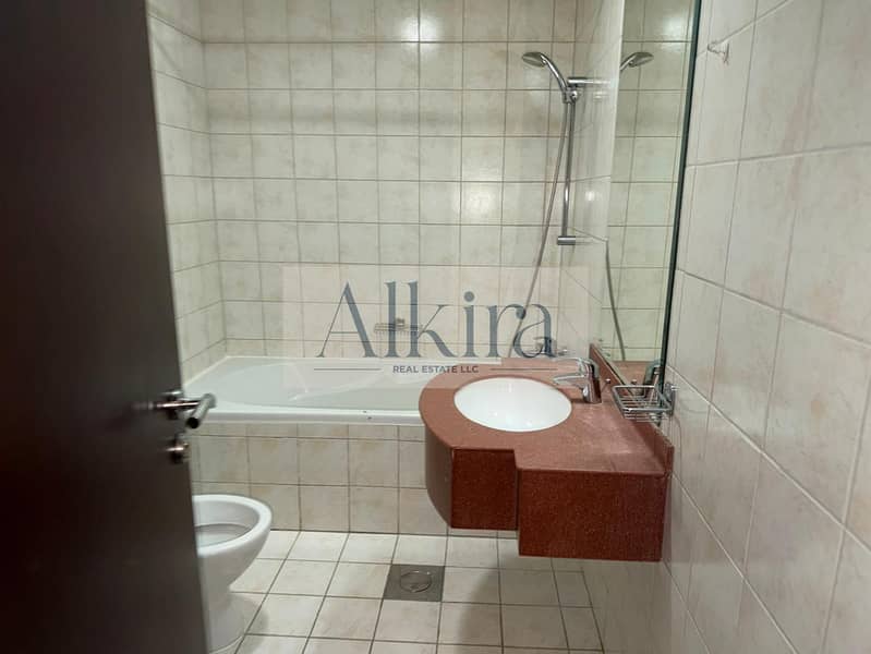 LAKE VIEW | SPACIOUS 2 BR | READY TO MOVE IN - Image 11