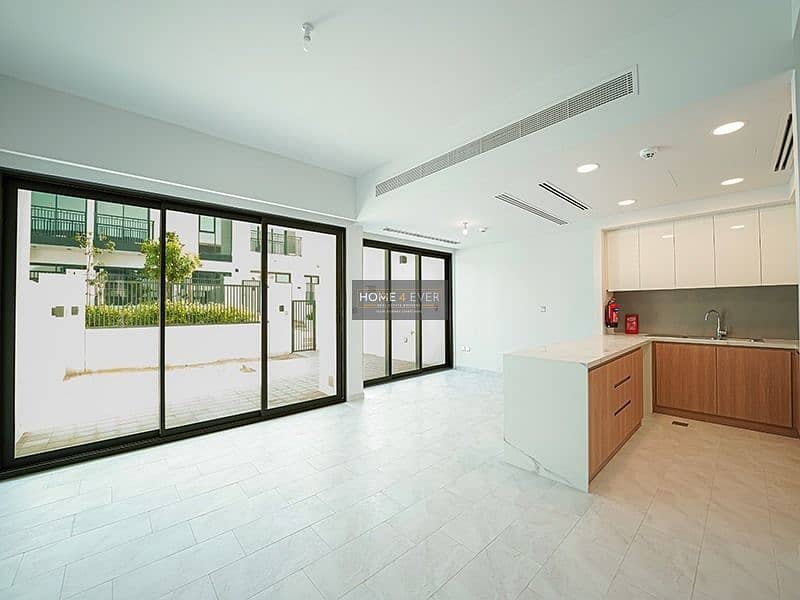 Spacious 3 Bed Townhouse || Community View - Image 7