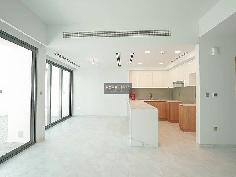 Spacious 3 Bed Townhouse || Community View - Image 8