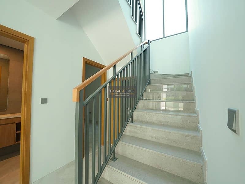 Spacious 3 Bed Townhouse || Community View - Image 9