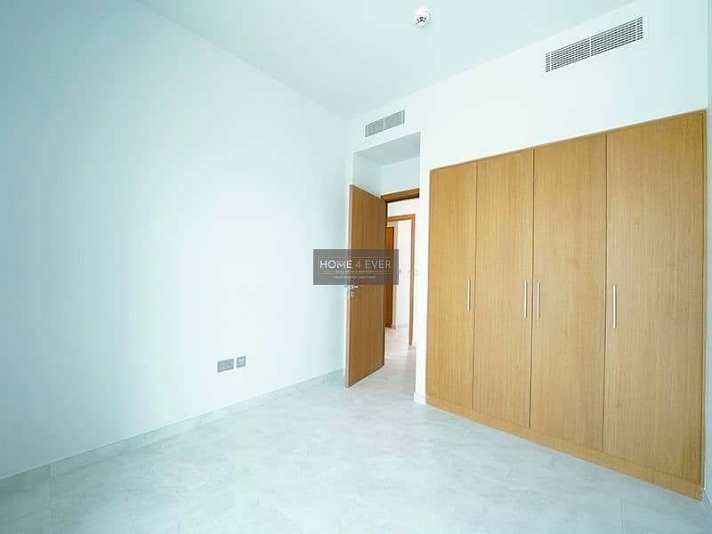 Spacious 3 Bed Townhouse || Community View - Image 12