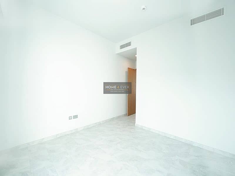 Spacious 3 Bed Townhouse || Community View - Image 13