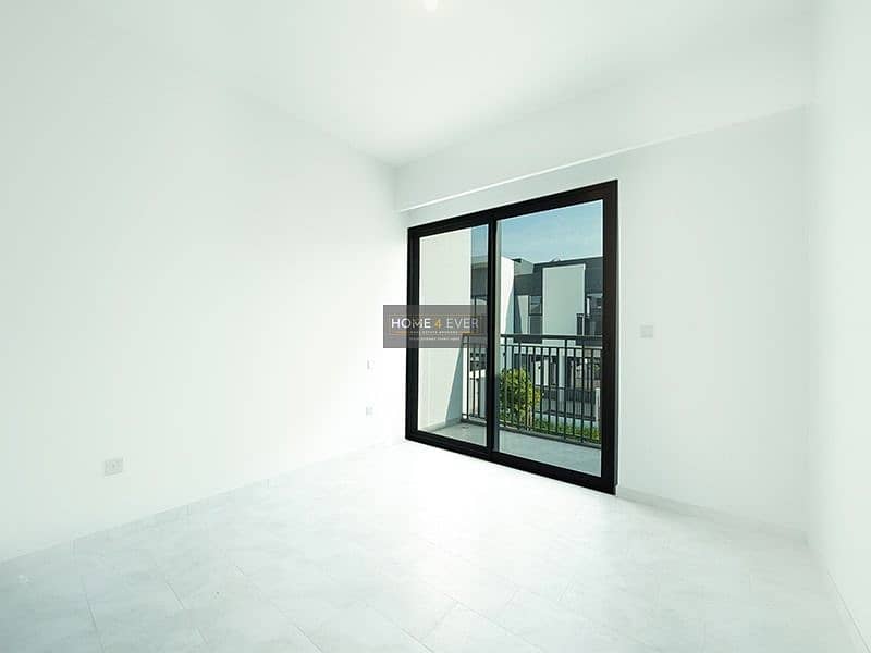 Spacious 3 Bed Townhouse || Community View - Image 15