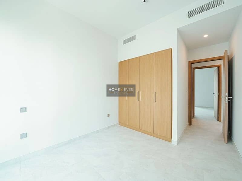 Spacious 3 Bed Townhouse || Community View - Image 16