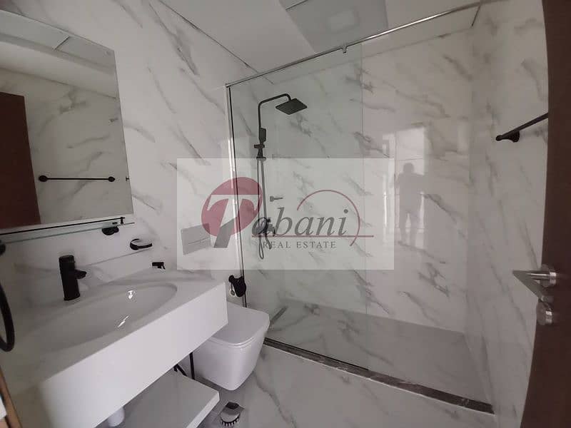 ELEGANT LIVING | EQUIPED KITCHEN | 1 BEDROOM - Image 9