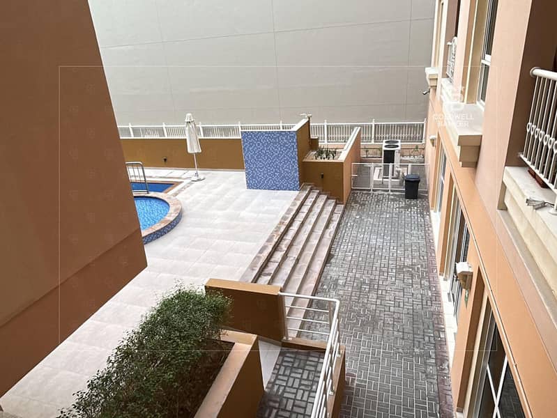 Large 1bedroom | Pool View | 2 Bathrooms - Image 16