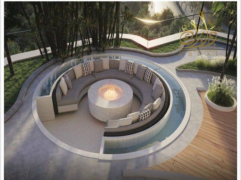 A Residence with a Private Pool Advantage