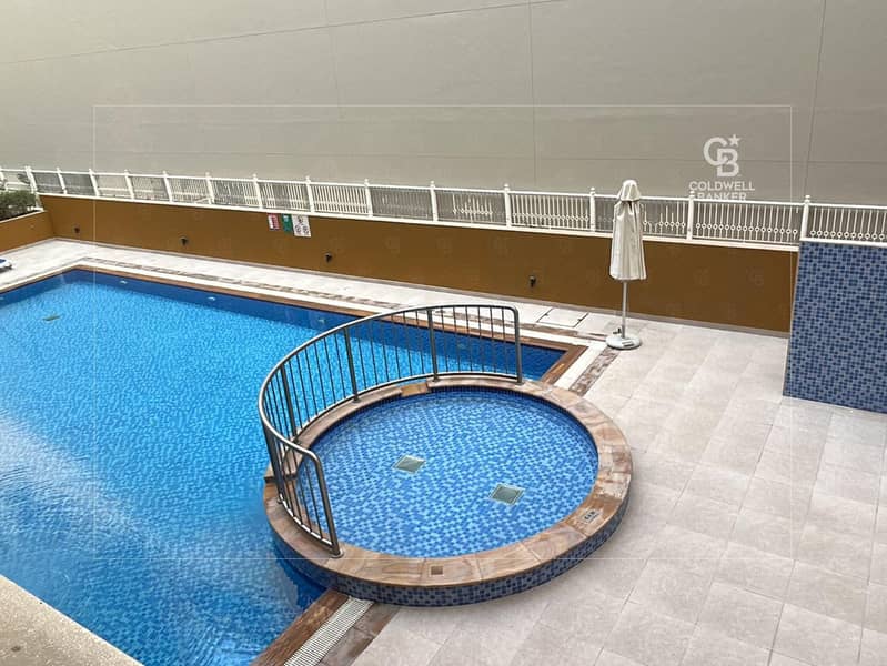 Large 1bedroom | Pool View | 2 Bathrooms - Image 17