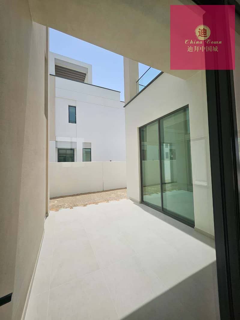 Beautiful Villa | Exclusive | Single Row | Backing On Central Park | Roof Access | Attractive Price