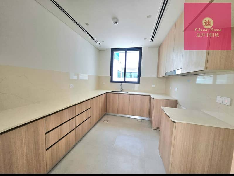 Beautiful Villa | Exclusive | Single Row | Backing On Central Park | Roof Access | Attractive Price