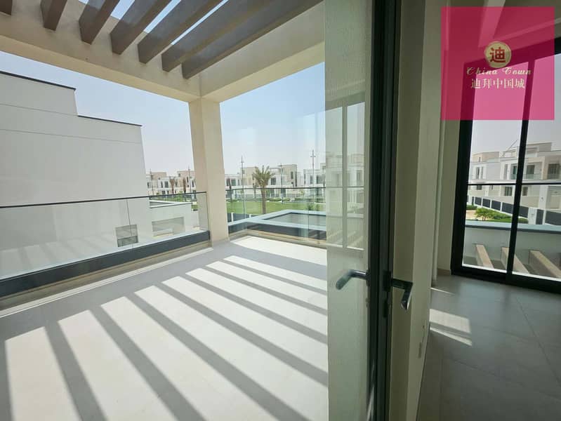 Beautiful Villa | Exclusive | Single Row | Backing On Central Park | Roof Access | Attractive Price - Image 9