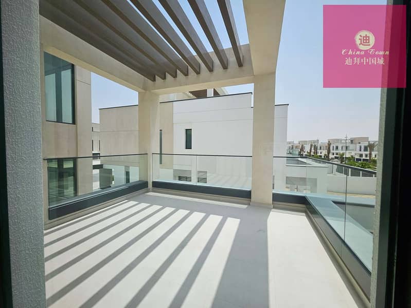 Beautiful Villa | Exclusive | Single Row | Backing On Central Park | Roof Access | Attractive Price - Image 10